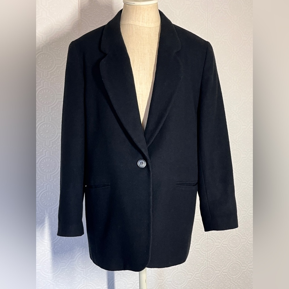 Vintage CHELSEA CAMBELL Petite black blazer 
50% cashmere 50% wool
▪️Size 8